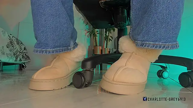 charlotte  grey online show from November 2025 07:45:02 PM