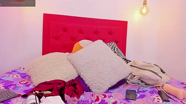 Mia thompson 19 online show from February 2025 07:37:02 PM