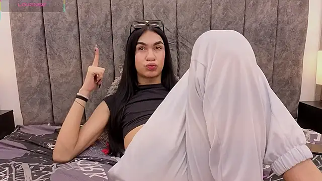 Mia thompson 19 online show from September 2025 05:35:01 PM