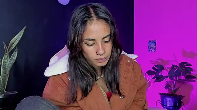 Juanadearco5 online show from February 2025 03:29:01 PM