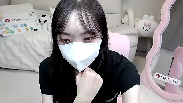 momo room online show from October 2025 10:45:01 AM