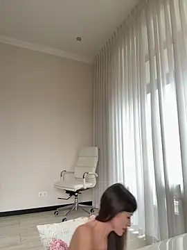 Hott Lolla online show from February 2025 10:48:02 AM