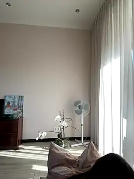 Hott Lolla online show from September 2025 07:01:01 AM