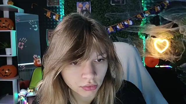 LitaBrom online show from October 2025 01:39:02 AM