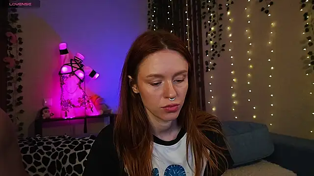 Snapshot of _SweetFox_ chatting on November 2025 01:00:01 AM SweetFox online show from November 2025 01:00:01 AM