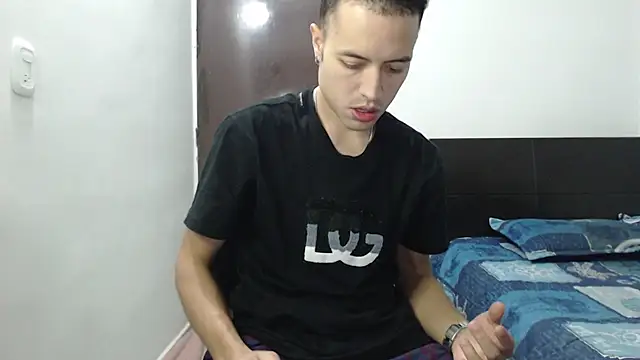 Snapshot of dimitriquiet05 chatting on December 2024 02:34:02 AM dimitriquiet05 online show from December 2024 02:34:02 AM