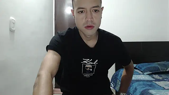 Snapshot of dimitriquiet05 chatting on December 2024 04:34:01 AM dimitriquiet05 online show from December 2024 04:34:01 AM