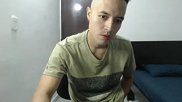 Snapshot of dimitriquiet05 chatting on December 2024 04:11:01 AM dimitriquiet05 online show from December 2024 04:11:01 AM