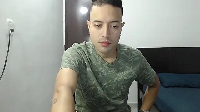 Snapshot of dimitriquiet05 chatting on December 2024 02:11:02 AM dimitriquiet05 online show from December 2024 02:11:02 AM