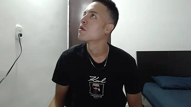 Snapshot of dimitriquiet05 chatting on December 2024 02:29:02 AM dimitriquiet05 online show from December 2024 02:29:02 AM