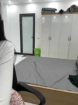 Louis Baby online show from November 2025 04:30:01 PM