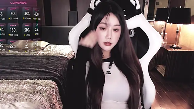 Snapshot of Cartier-__Daji- chatting on October 2025 01:06:02 PM Cartier-  Daji- online show from October 2025 01:06:02 PM