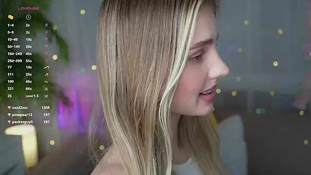 Fluffy-Angel online show from December 2024 02:49:02 PM