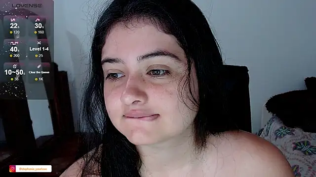 Stephania 18 online show from December 2025 02:56:01 PM