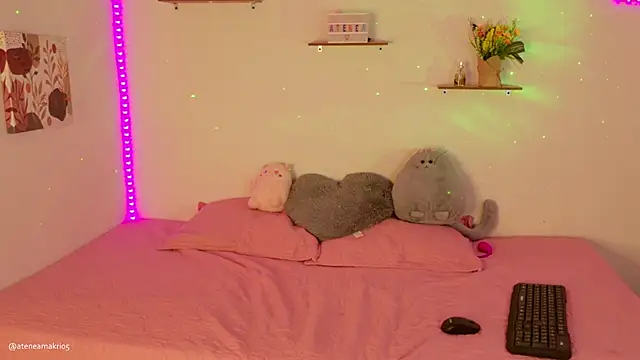 Atenea Makri online show from February 2025 10:00:01 PM