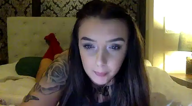 Snapshot of LucyLuxee19 chatting on December 2024 07:32:02 PM LucyLuxee19 online show from December 2024 07:32:02 PM