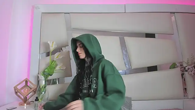 chrystal js online show from December 2024 01:22:02 PM