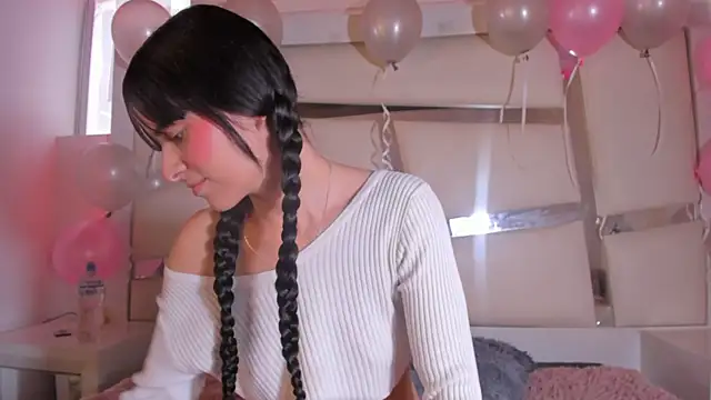 chrystal js online show from October 2025 01:55:01 PM