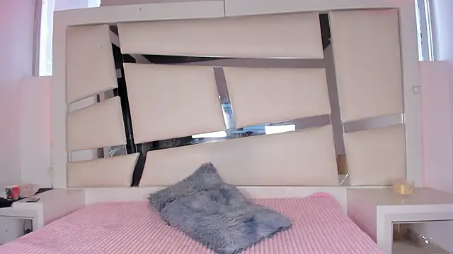 chrystal js online show from March 2026 01:44:02 PM