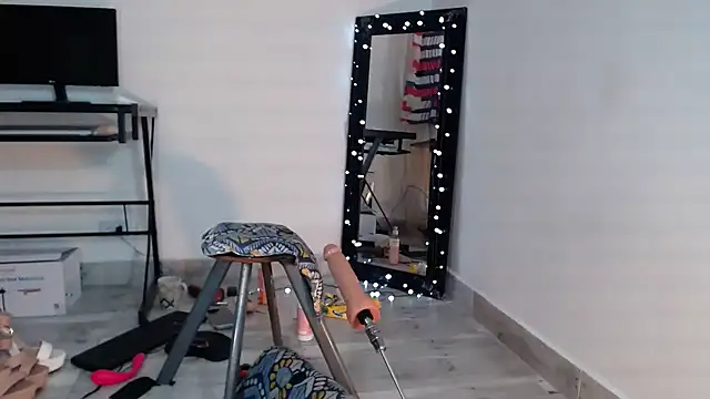 Amelie hills02 online show from January 2025 12:01:01 PM