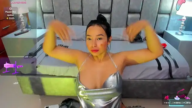 AniEvans  online show from February 2026 11:04:01 AM