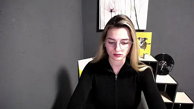 lady olivia  online show from March 2026 01:28:01 PM