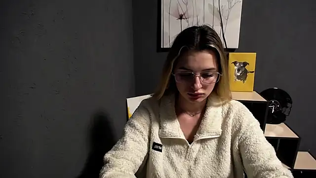 Snapshot of lady_olivia_ chatting on April 2026 05:25:01 PM lady olivia online show from April 2026 05:25:01 PM