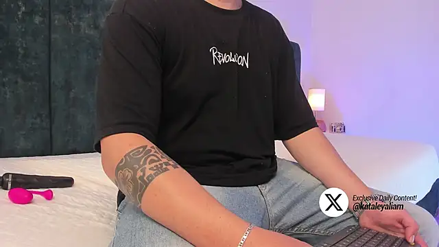 Snapshot of kataleyandliam chatting on March 2025 07:32:02 PM kataleyandliam online show from March 2025 07:32:02 PM