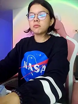 azumiichan online show from October 2025 12:00:01 AM