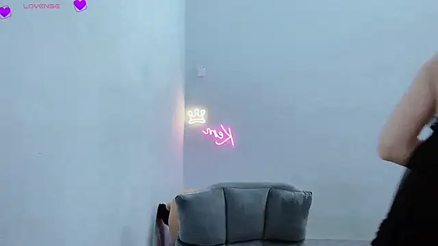 tanhxiu online show from January 2025 06:49:01 PM