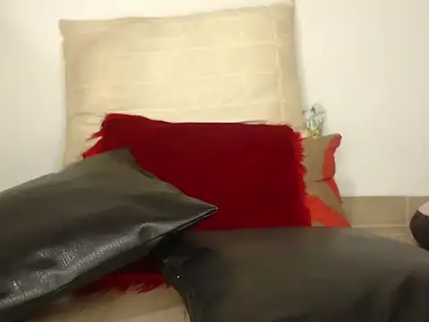 staylor29 online show from November 2025 12:20:01 AM