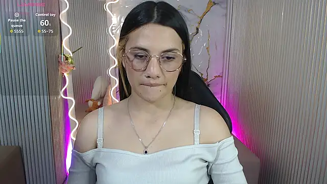 Chiara tay online show from May 2026 07:08:01 PM