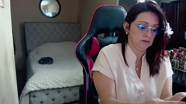 Carol Scottt online show from July 2026 05:17:01 PM