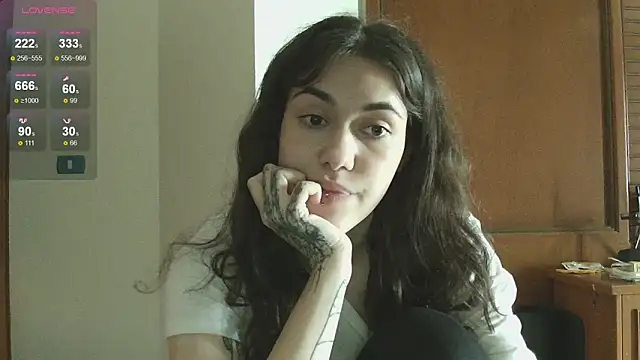 Snapshot of sadetuiningaa chatting on March 2025 03:32:02 AM sadetuiningaa online show from March 2025 03:32:02 AM