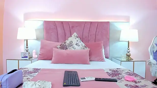 SophiaLaurens online show from January 2025 01:20:01 PM