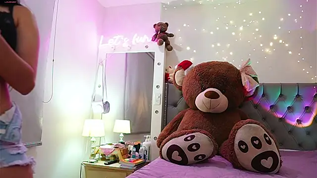 Tiana sanders online show from December 2024 02:04:01 AM