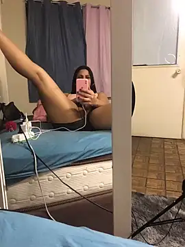 Snapshot of bellinii07 chatting on February 2025 05:13:01 AM bellinii07 online show from February 2025 05:13:01 AM