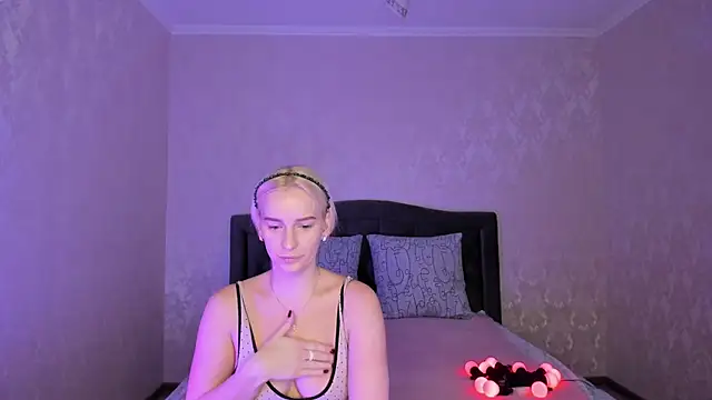 Snapshot of Amanda054 chatting on February 2025 09:07:02 PM Amanda054 online show from February 2025 09:07:02 PM