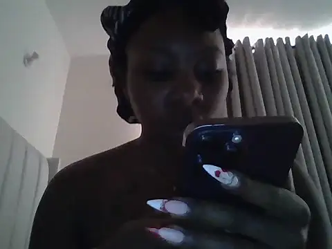 Snapshot of Queen_loveer chatting on February 2026 11:39:02 AM Queen loveer online show from February 2026 11:39:02 AM