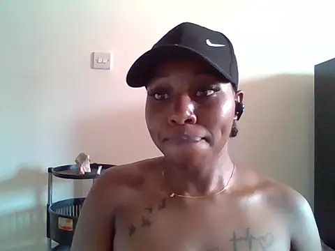 Snapshot of Queen_loveer chatting on February 2026 08:01:02 AM Queen loveer online show from February 2026 08:01:02 AM