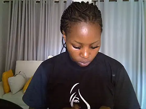 Snapshot of Queen_loveer chatting on March 2026 11:04:01 AM Queen loveer online show from March 2026 11:04:01 AM