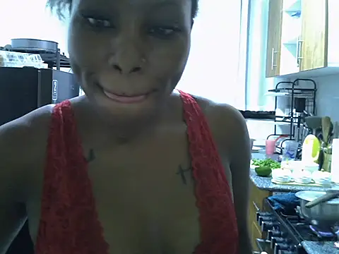 Snapshot of Queen_loveer chatting on April 2026 07:55:02 PM Queen loveer online show from April 2026 07:55:02 PM