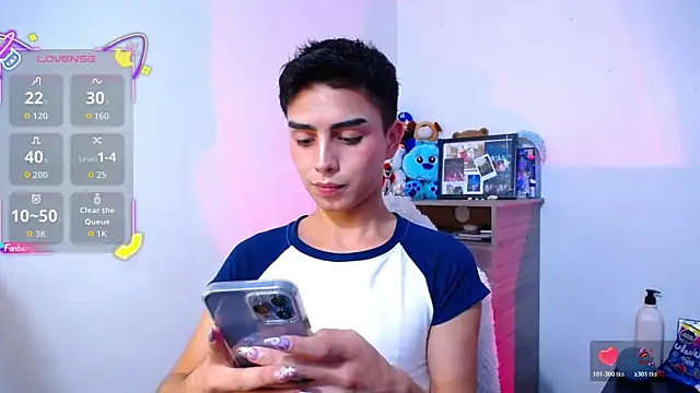 OwenBluee online show from November 2025 05:52:01 PM