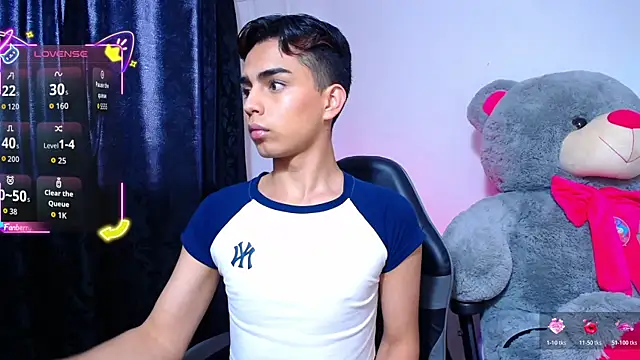 OwenBluee online show from April 2026 04:25:01 PM