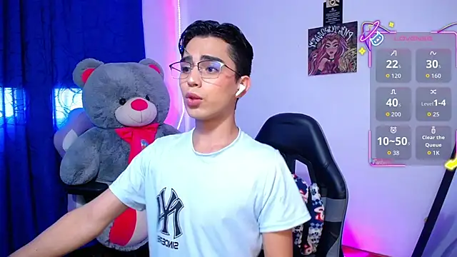 OwenBluee online show from June 2026 12:26:02 PM