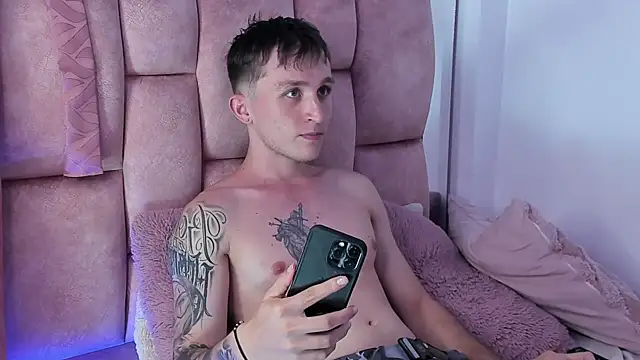 Dylanwhite23  online show from March 2025 04:30:02 AM