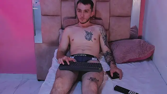 Dylanwhite23  online show from April 2026 03:26:01 AM