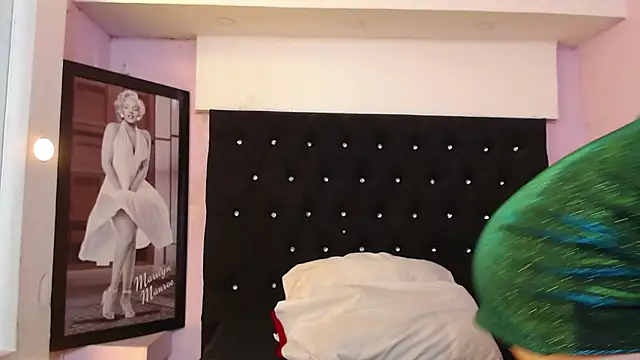 kittybonxx online show from October 2025 01:31:02 PM