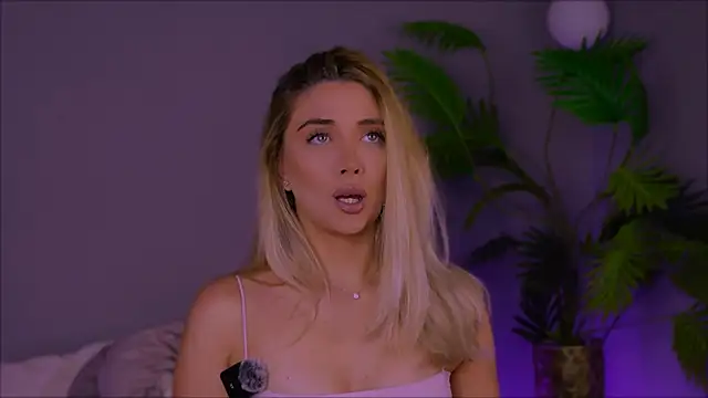 Jessielle online show from November 2025 11:31:02 AM