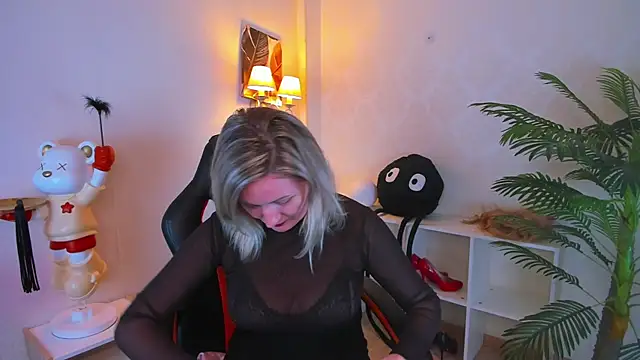 AriFleow online show from October 2025 11:50:01 AM